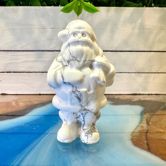 81 mm Howlite Santa Claus Carving – Holiday Crystal Figurine Decor - Picture 2 of 5